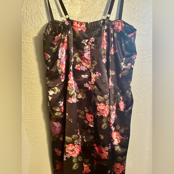 Women’s Torrid size  18 floral dress plus size black floral - Picture 3 of 6